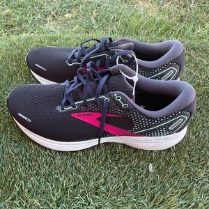 Women’s Brooks Ghost 14 Running Shoes sz 11